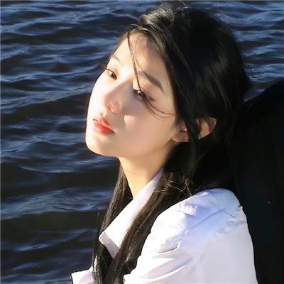年轻女子